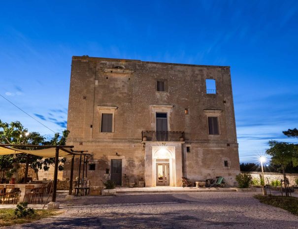 Facciata del B&B Dimora Cagnazzi ad Altamura, Puglia. La casa vacanze al tramonto.