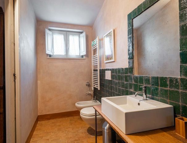 Bagno in camera della Casa Vacanze Dimora Cagnazzi ad Altamura in Puglia, Bari. A pochi km da Matera.