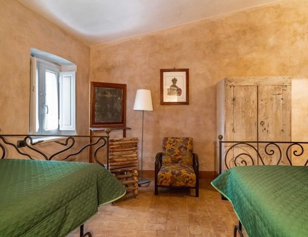 Letti singoli Large nella Casa Vacanze ad Altamura in Puglia, Bari. B&B molto luminoso e a pochi Km da Matera.