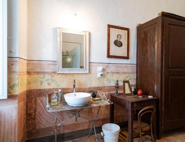 Bagno in camera del Bed and Breakfast Dimora Cagnazzi ad Altamura, Bari. B&B vicinissimo a Matera.