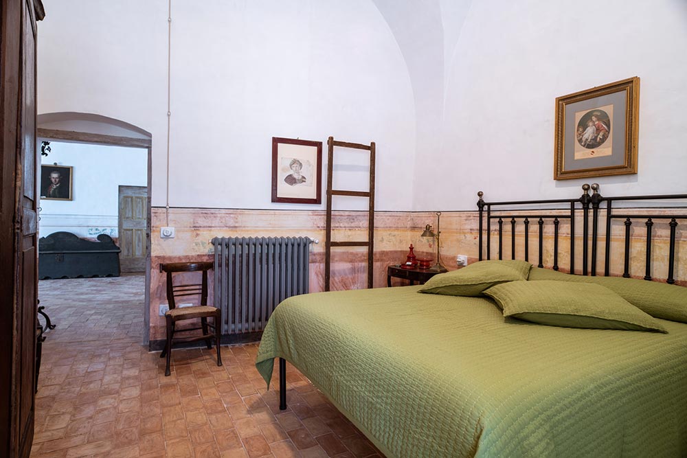 Historic furnishings of the double bedroom of the Dimora Cagnazzi Bed and Breakfast in Altamura. King size bed.