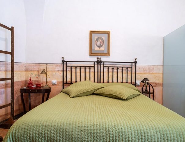 Letto matrimoniale King size del Bed and Breakfast in Dimora Storica ad Altamura, Puglia. Vicino Matera.