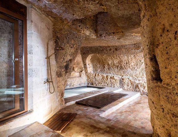 Piscina idromassaggio riscaldata della casa vacanze Dimora Cagnazzi ad Altamura.